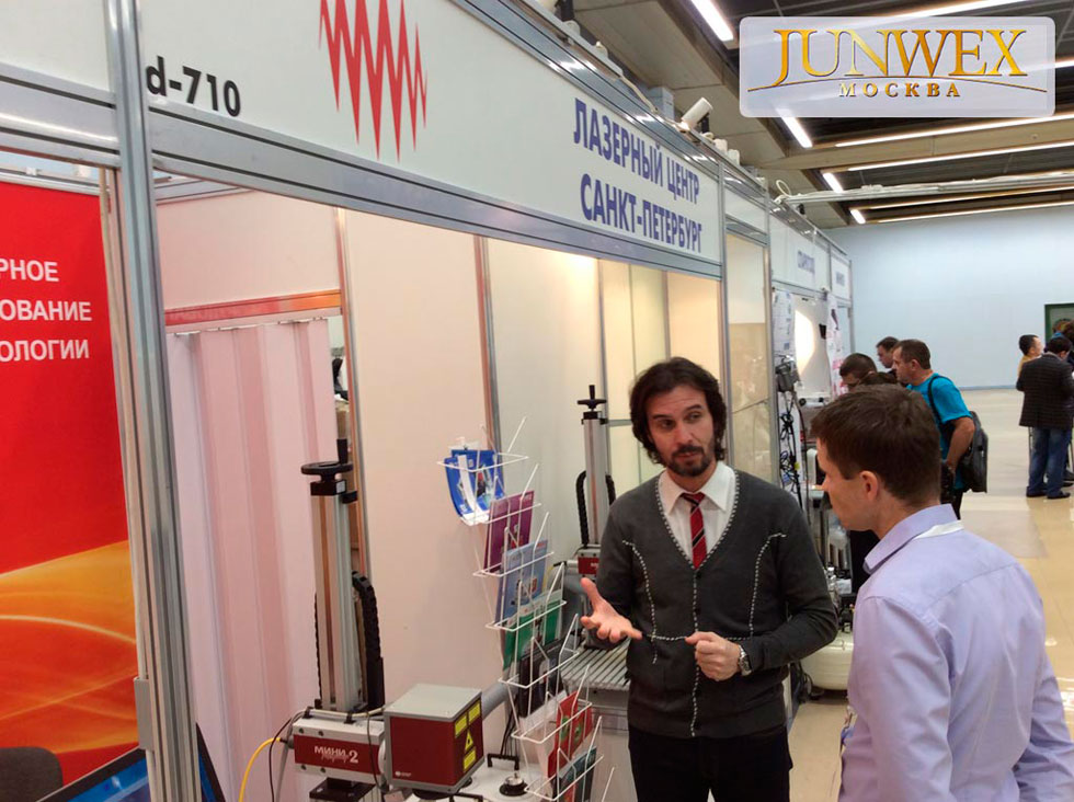 Ювелирная выставка JUNWEX-2016. Узнать о возможностях и особенностях лазерного станка МиниМаркер можно у технолога компании-производителя.